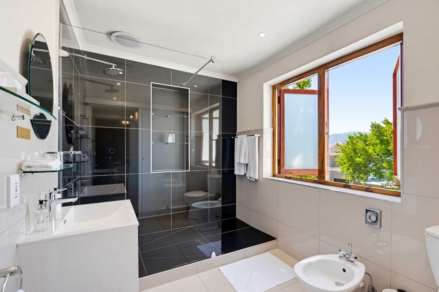 14 Bedroom Property for Sale in Oranjezicht Western Cape